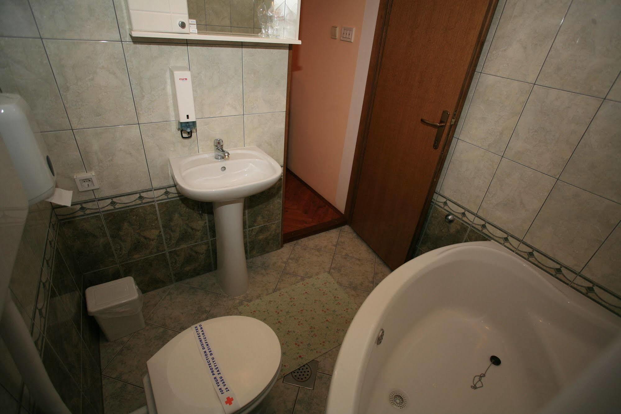Apartments Vrata Baranje Bilje ภายนอก รูปภาพ